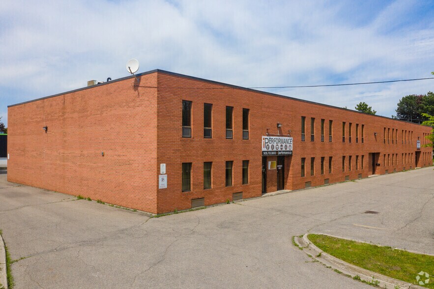 16 Mary St, Aurora, ON à louer - Photo principale – Image 1 sur 35