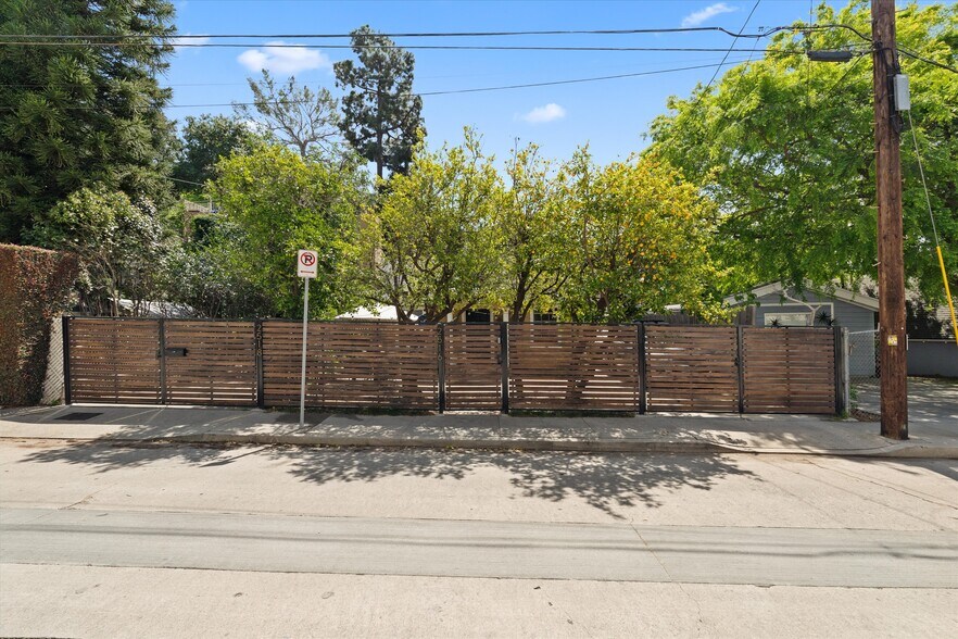 2516 Glen Green St, Los Angeles, CA à vendre - Photo de l’immeuble – Image 3 sur 31