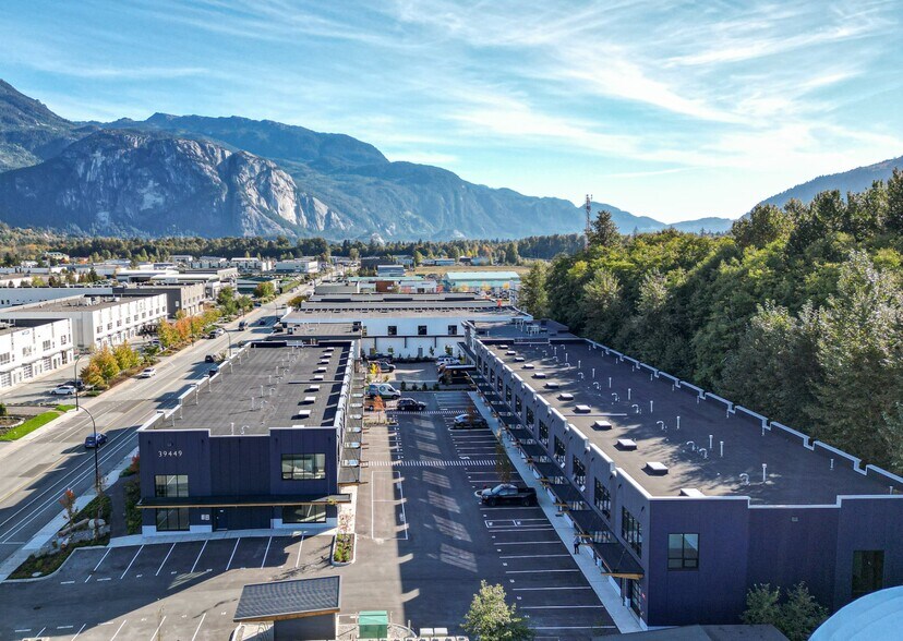39449 Queens Way, Squamish, BC à vendre - Photo de l’immeuble – Image 2 sur 7