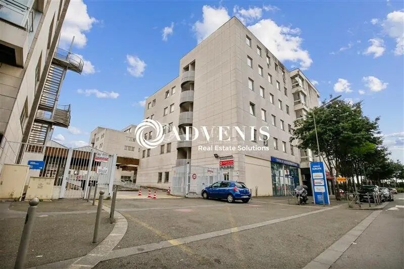 Bureau dans Garges-lès-Gonesse à louer - Photo de l’immeuble – Image 1 sur 11