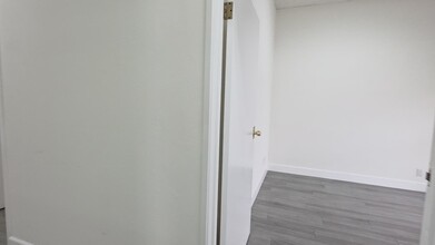 14435 Sherman Way, Van Nuys, CA à louer - Vidéo sur l’annonce professionnelle 