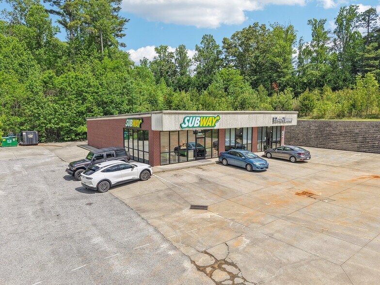 25 Westside Village Rd, Hendersonville, NC à vendre - Photo principale – Image 1 sur 16