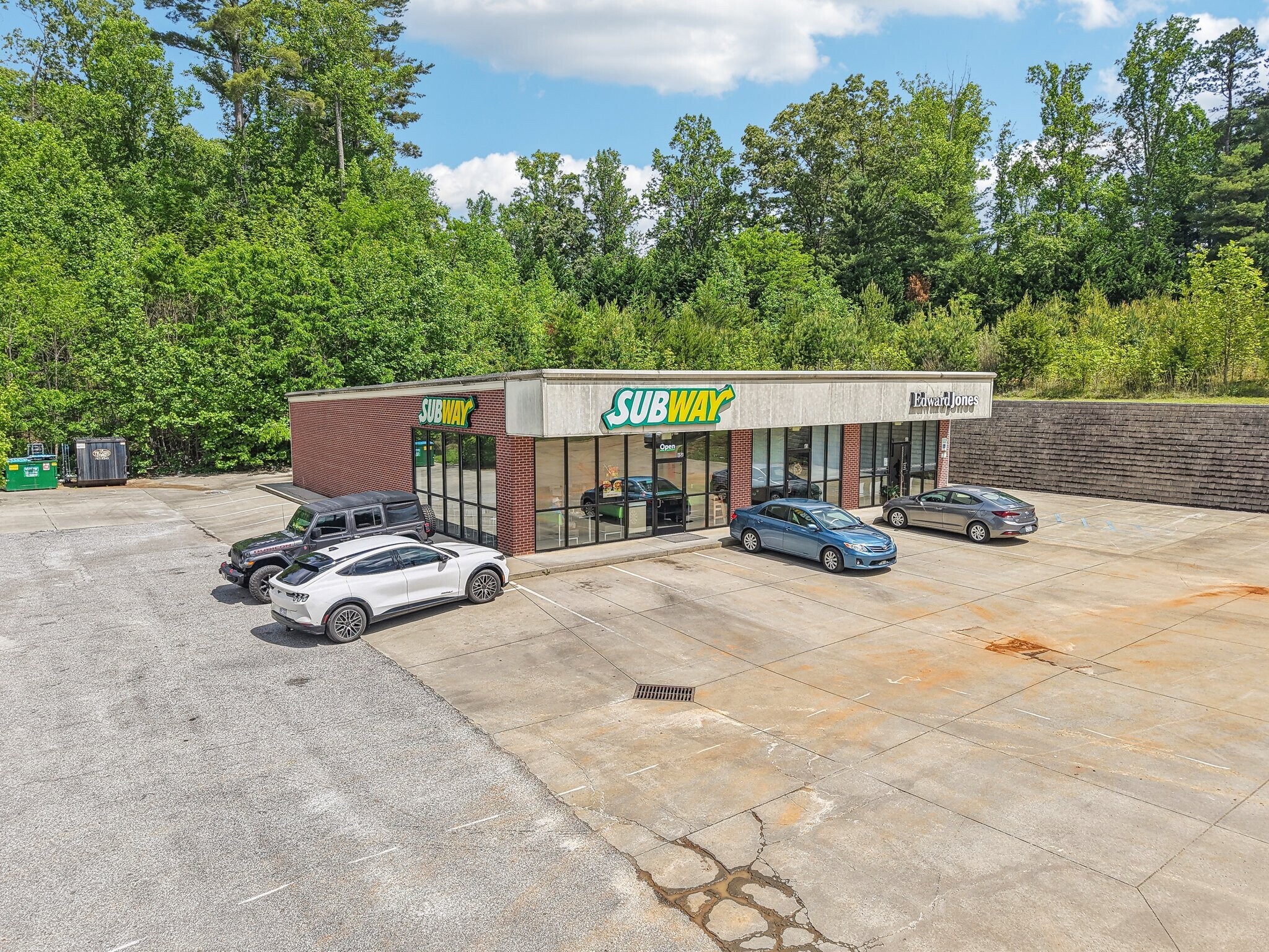 25 Westside Village Rd, Hendersonville, NC à vendre Photo principale– Image 1 sur 17