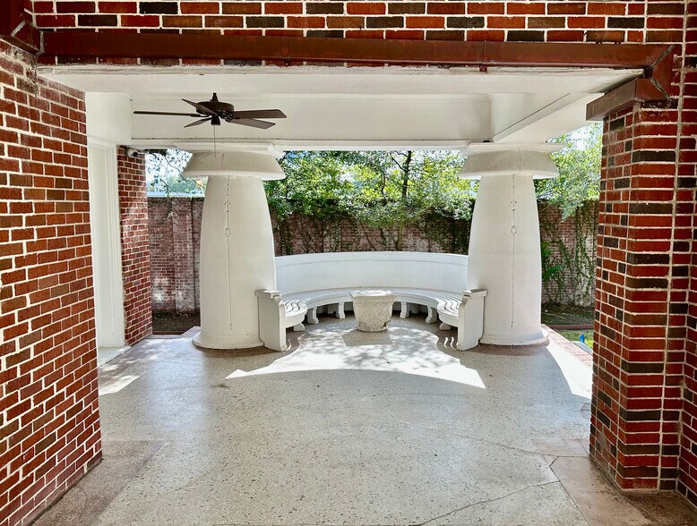 4515 Yoakum Blvd, Houston, TX à vendre - Photo de l’immeuble – Image 3 sur 10