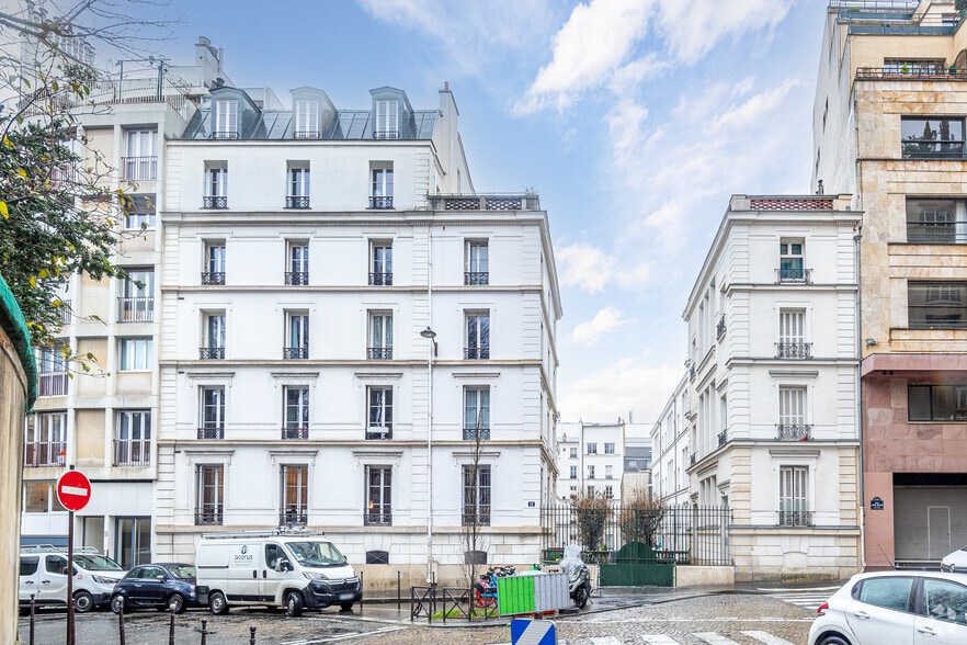 11 Rue Chateaubriand, Paris à louer - Photo principale – Image 1 sur 3
