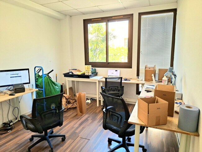 Plus de détails pour Bureau à vendre