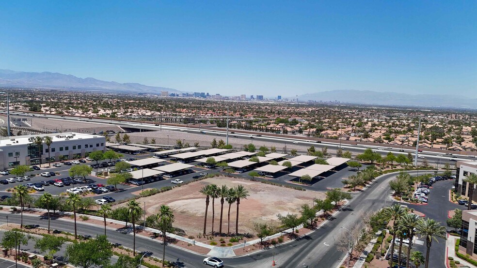 Village View Dr And Serene Ave, Henderson, NV à vendre - Aérien – Image 1 sur 4