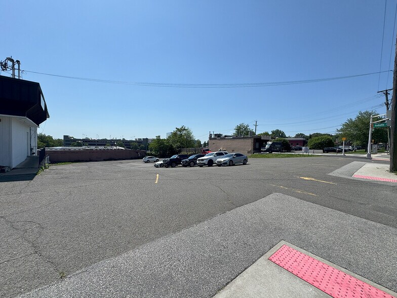 1115 Bloomfield Ave, Clifton, NJ à louer - Photo de l’immeuble – Image 3 sur 8
