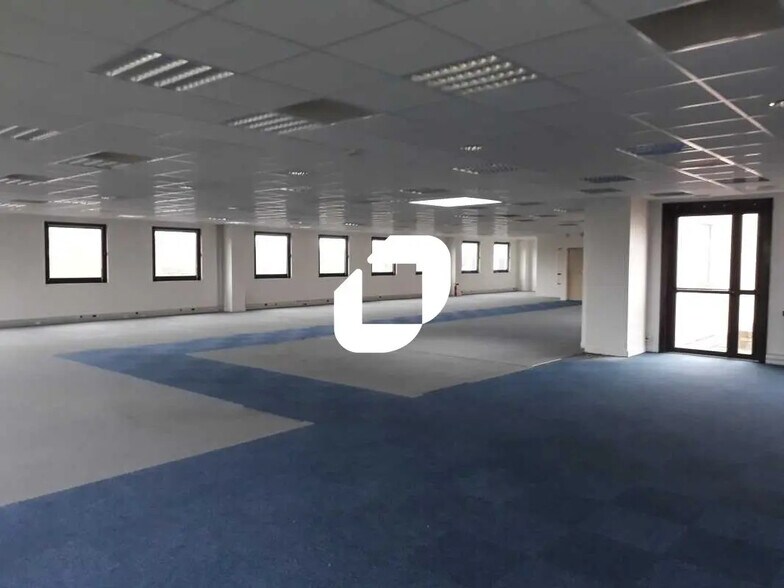 Local d’activités dans Villebon-sur-Yvette à louer - Photo de l’immeuble – Image 3 sur 12