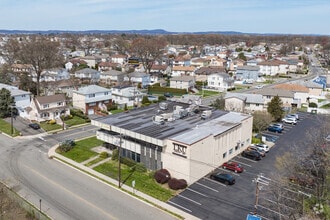 241 Molnar Dr, Elmwood Park, NJ - VUE AÉRIENNE  vue de carte