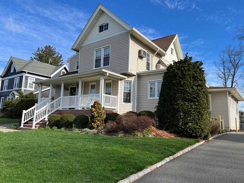 131 S Euclid Ave, Westfield, NJ à louer - Photo de l’immeuble – Image 2 sur 11
