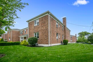 Plus de détails pour 39 Spruce St, Great Neck, NY - Logement à vendre