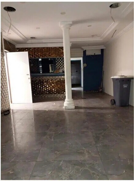 Local commercial dans Paris à louer - Photo de l’immeuble – Image 1 sur 7