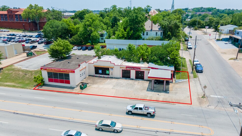 919 11th St, Huntsville, TX à vendre - Photo principale – Image 1 sur 7