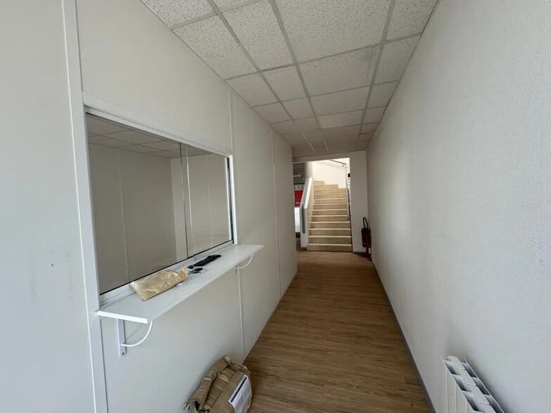 Local d’activités dans Herblay-sur-Seine à louer - Photo de l’immeuble – Image 2 sur 12