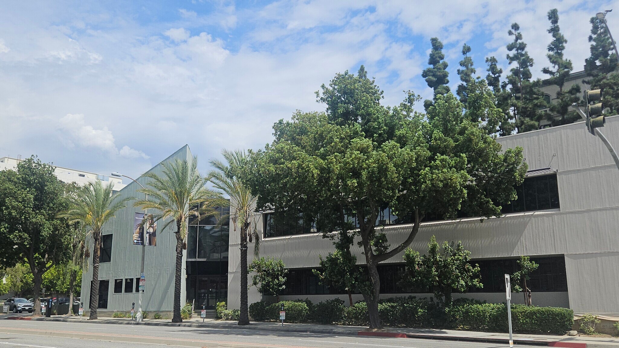 150 S Arroyo Pky, Pasadena, CA à louer Photo de l’immeuble– Image 1 sur 9