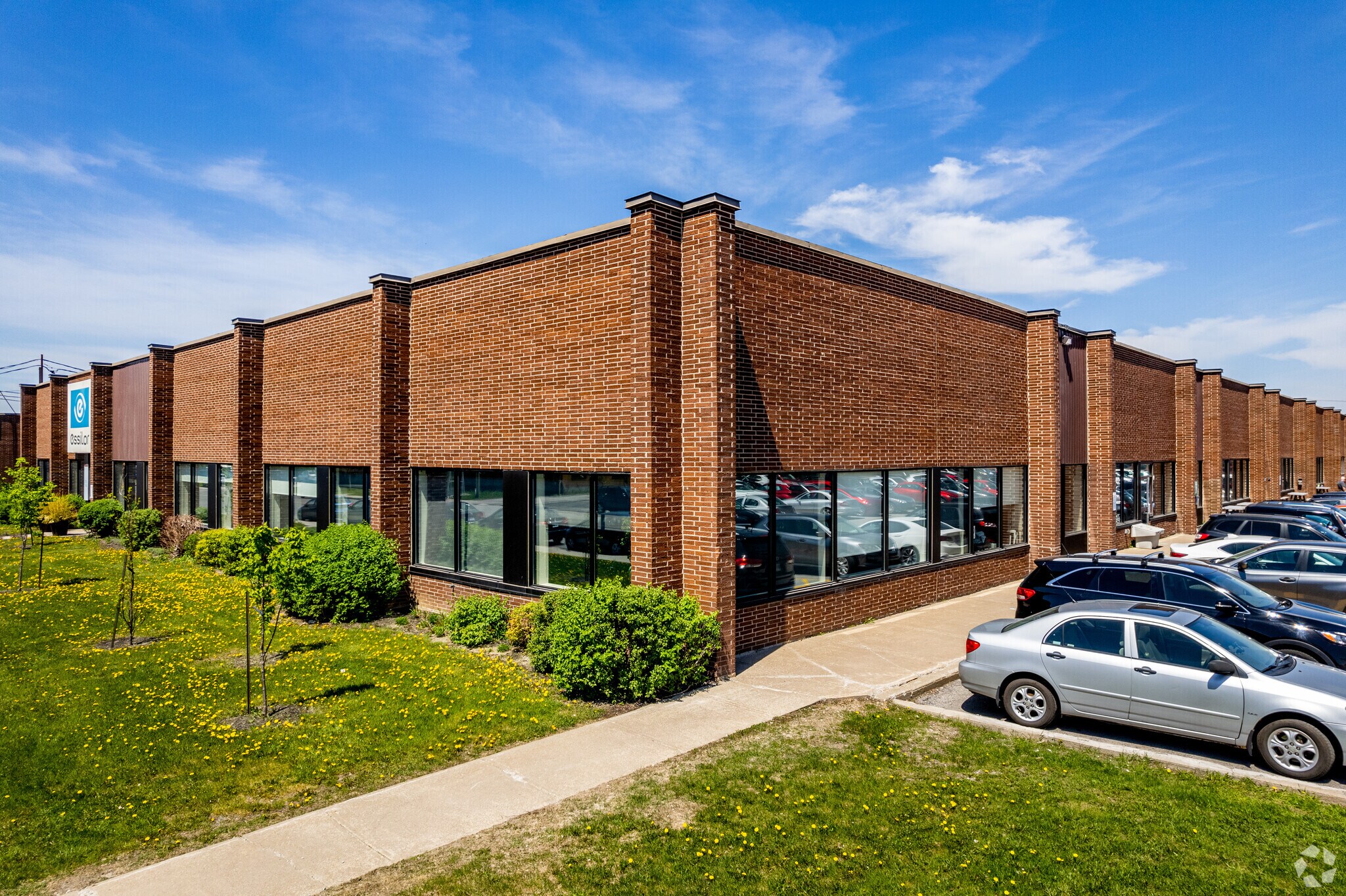 295-371 Rue Deslauriers, Montréal, QC à louer Photo de l’immeuble– Image 1 sur 11