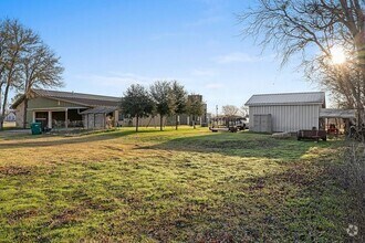 1417 W State Highway 71, La Grange, TX à louer Photo de l’immeuble– Image 1 sur 13