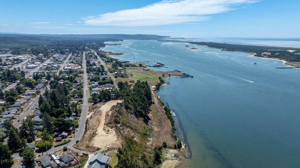 516 Taylor Ave, Coos Bay, OR à vendre - Photo de l’immeuble – Image 2 sur 6