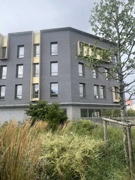 Bureau dans Guyancourt à vendre - Photo de l’immeuble – Image 3 sur 15