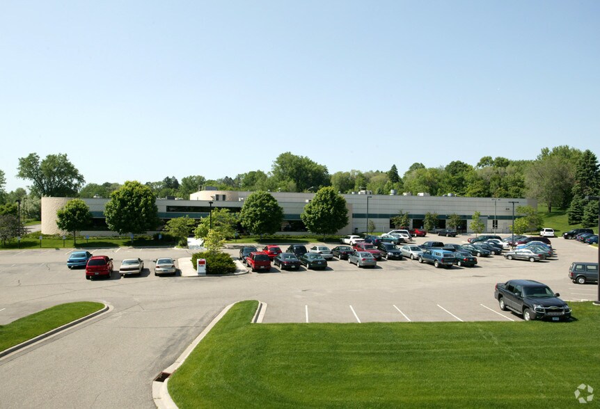 1395 Commerce Dr, Eagan, MN à vendre - Photo de l’immeuble – Image 2 sur 10