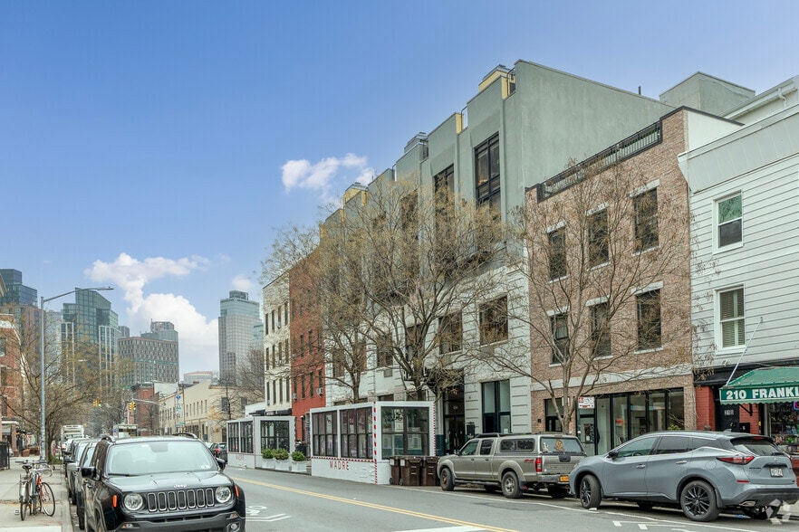 214 Franklin St, Brooklyn, NY à louer - Photo de l’immeuble – Image 3 sur 5
