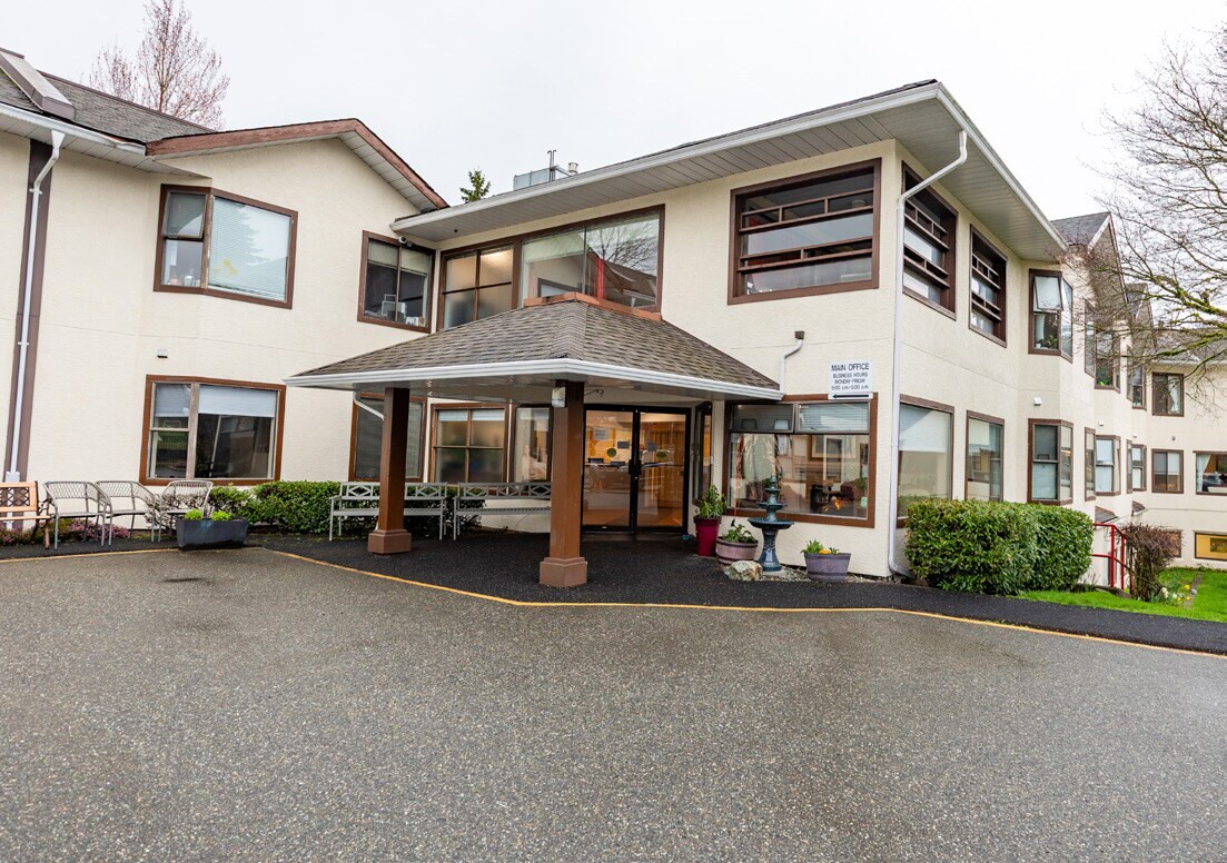 13855 68 Av, Surrey, BC à louer Photo principale– Image 1 sur 2