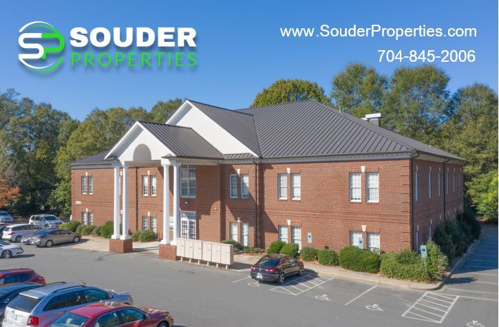 2750 E WT Harris Blvd, Charlotte, NC à louer - Photo de l’immeuble – Image 1 sur 2