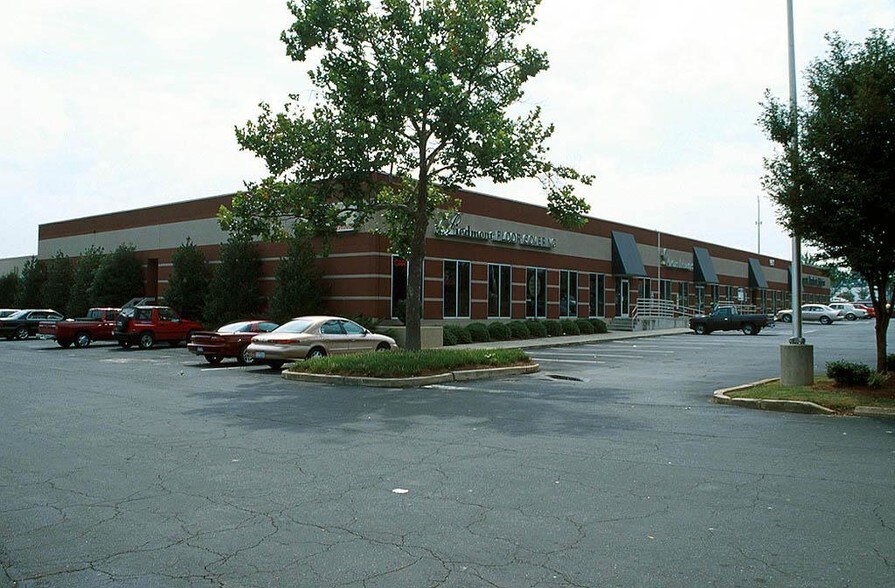 9517 Monroe Rd, Charlotte, NC à louer - Photo de l’immeuble – Image 2 sur 13