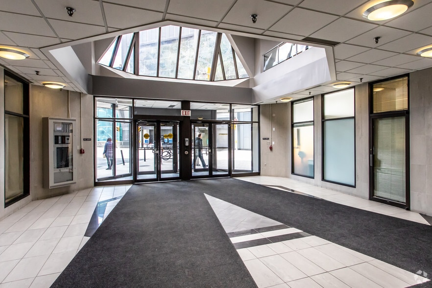 1-5 Nicholas St, Ottawa, ON à louer - Hall d’entrée – Image 2 sur 23