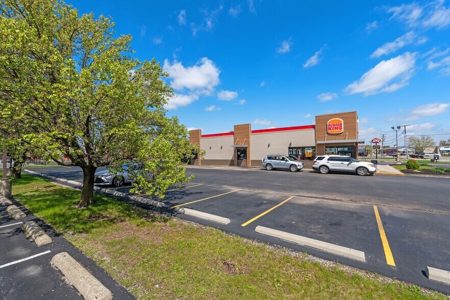 3904 W Bethel Ave, Muncie, IN à vendre - Photo de l’immeuble – Image 2 sur 5