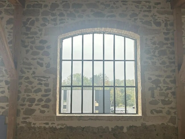 Plus de détails pour Local d’activités à vendre