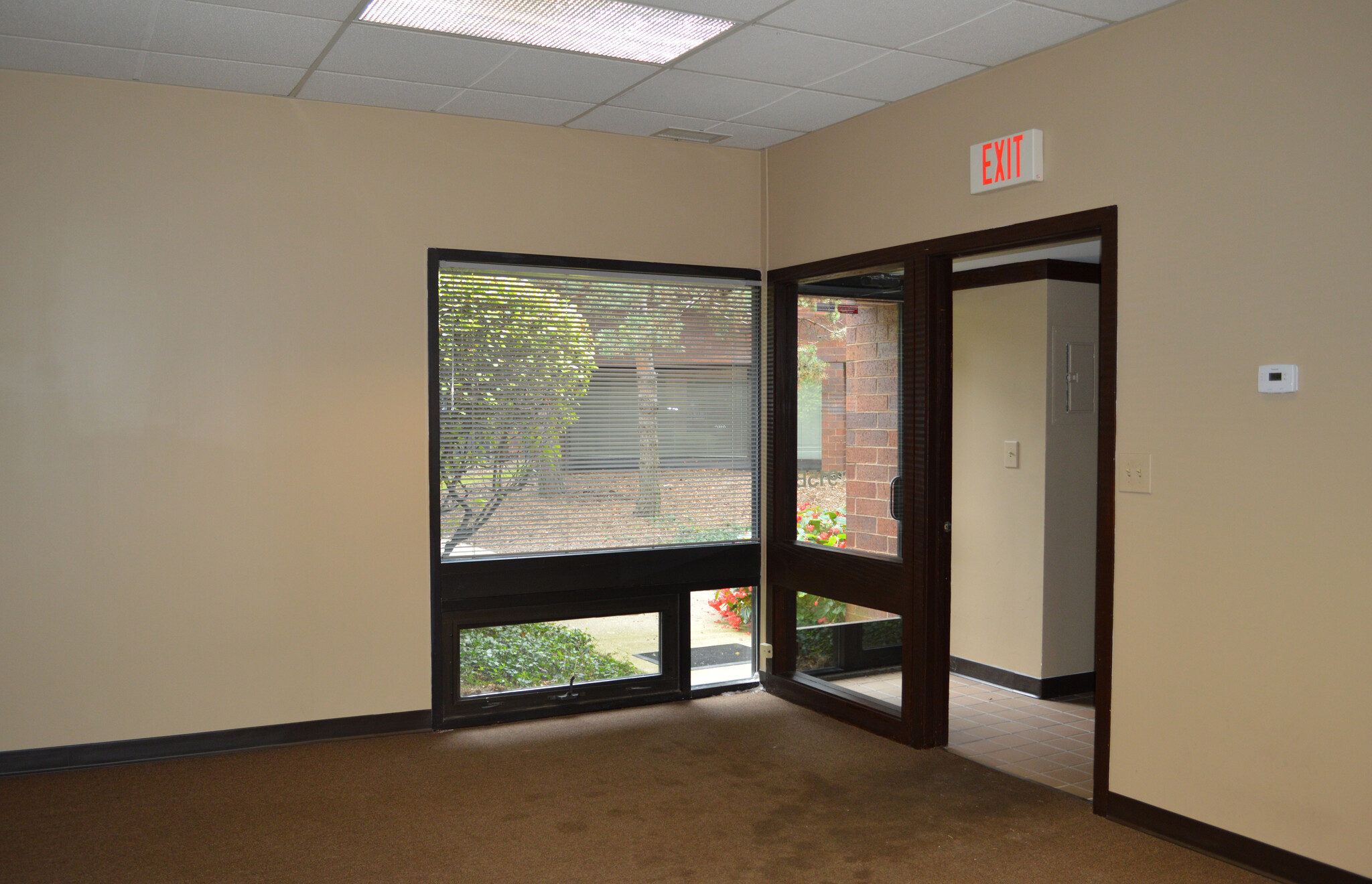 915 N Plum Grove Rd, Schaumburg, IL à louer Photo intérieure– Image 1 sur 3
