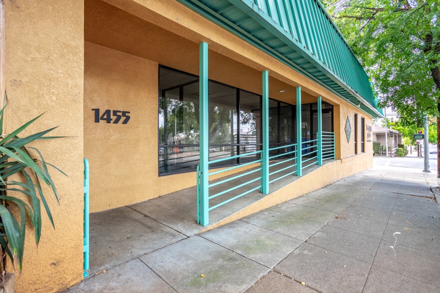 1455 South St, Redding, CA à vendre - Photo principale – Image 1 sur 34