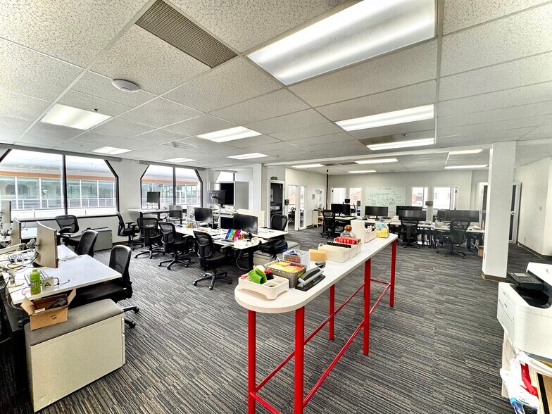 888 Villa St, Mountain View, CA à louer - Photo de l’immeuble – Image 2 sur 10