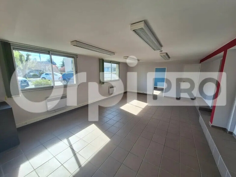 Bureau dans Senlis à louer - Photo de l’immeuble – Image 2 sur 8