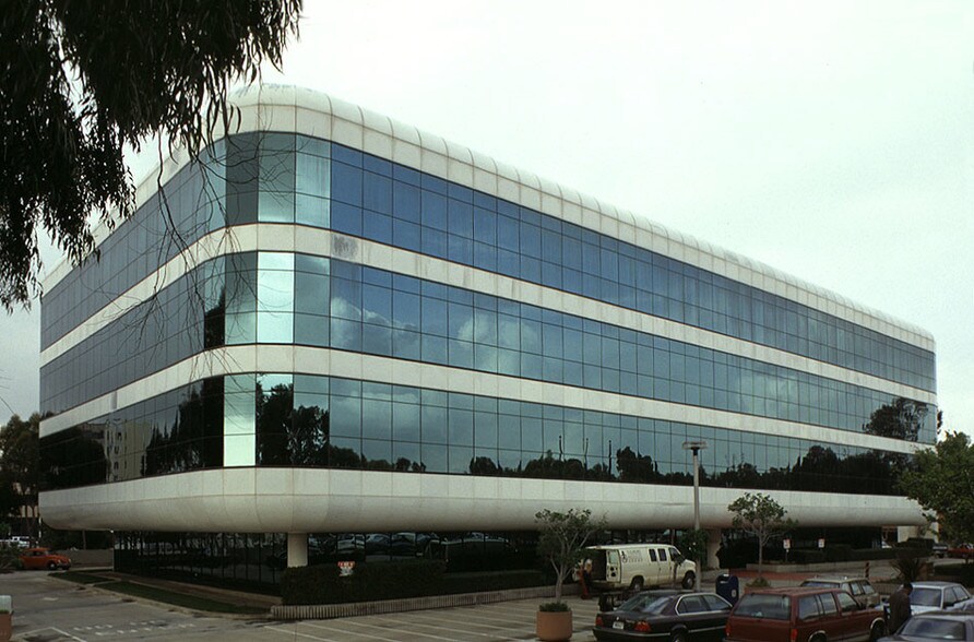 701 E 28th St, Long Beach, CA à louer - Photo de l’immeuble – Image 2 sur 9
