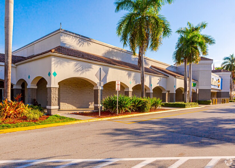 2301-2551 E Hallandale Beach Blvd, Hallandale Beach, FL à louer - Photo de l’immeuble – Image 3 sur 13
