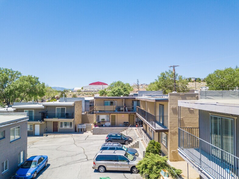 2440 Sutro St, Reno, NV à vendre - Photo de l’immeuble – Image 2 sur 12