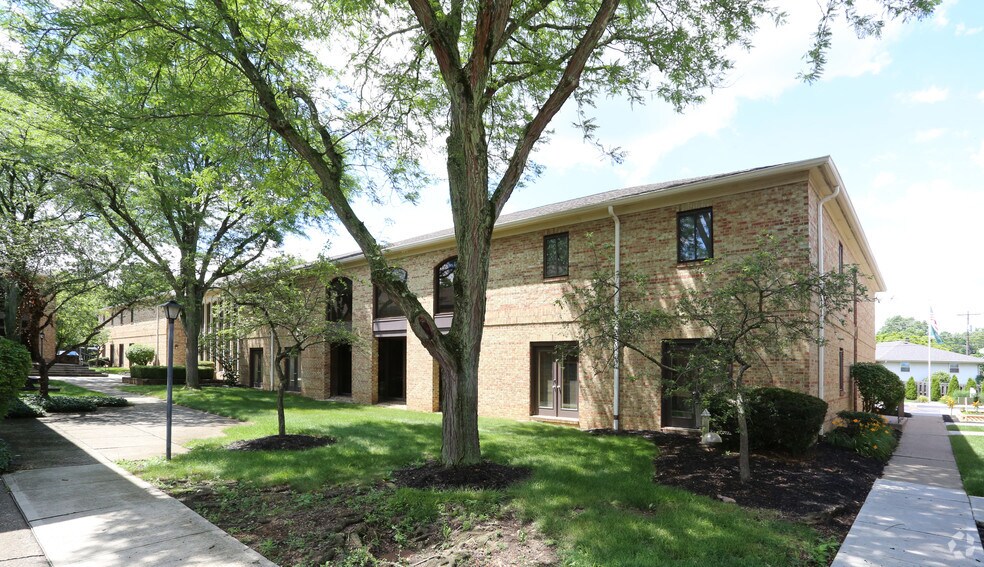 2939 Kenny Rd, Upper Arlington, OH à louer - Photo principale – Image 3 sur 4