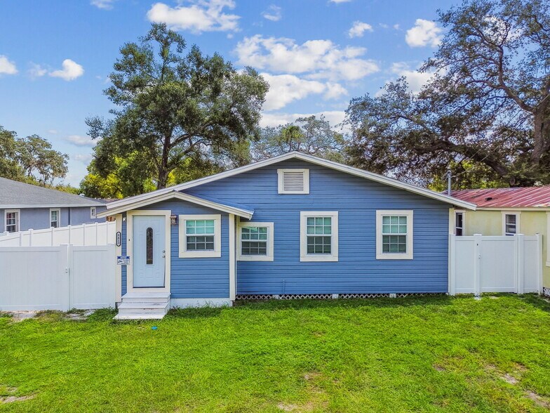 8413 N Hamner Ave, Tampa, FL à vendre - Photo de l’immeuble – Image 3 sur 32