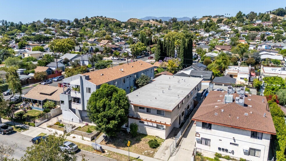 5213 Meridian St, Los Angeles, CA à vendre - Photo de l’immeuble – Image 3 sur 15