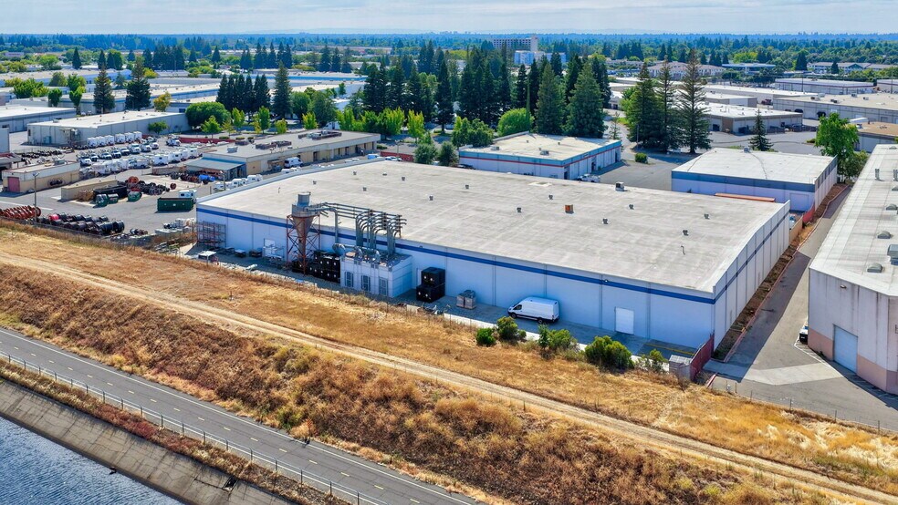 2587 Mercantile Dr, Rancho Cordova, CA à louer - Photo de l’immeuble – Image 3 sur 5