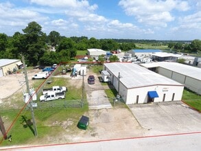 22811 Industry Ln, Tomball, TX à louer Photo de l’immeuble– Image 1 sur 2