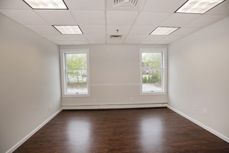 59-67 Elm St, New Canaan, CT à louer - Photo de l’immeuble – Image 3 sur 17