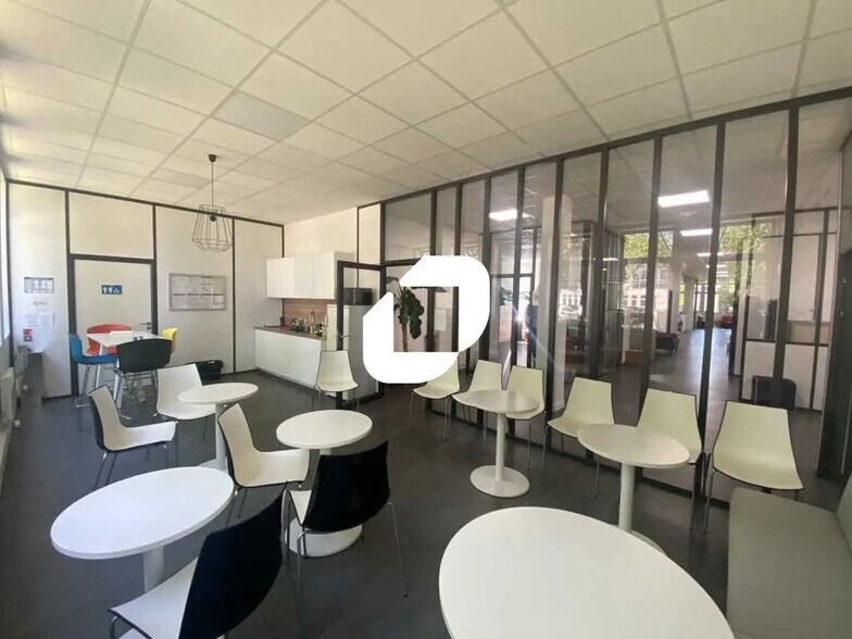 Bureau dans Éragny à louer - Photo de l’immeuble – Image 3 sur 11