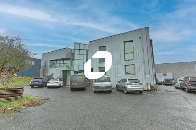 Plus de détails pour Local d’activités à vendre
