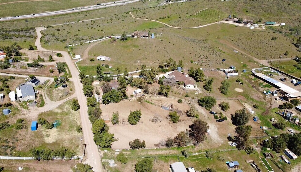 RCFE ready 4bed, 3bth 10,000sq/ft newly remodeled House for Lease, Acton, CA à louer - Photo de l’immeuble – Image 3 sur 28