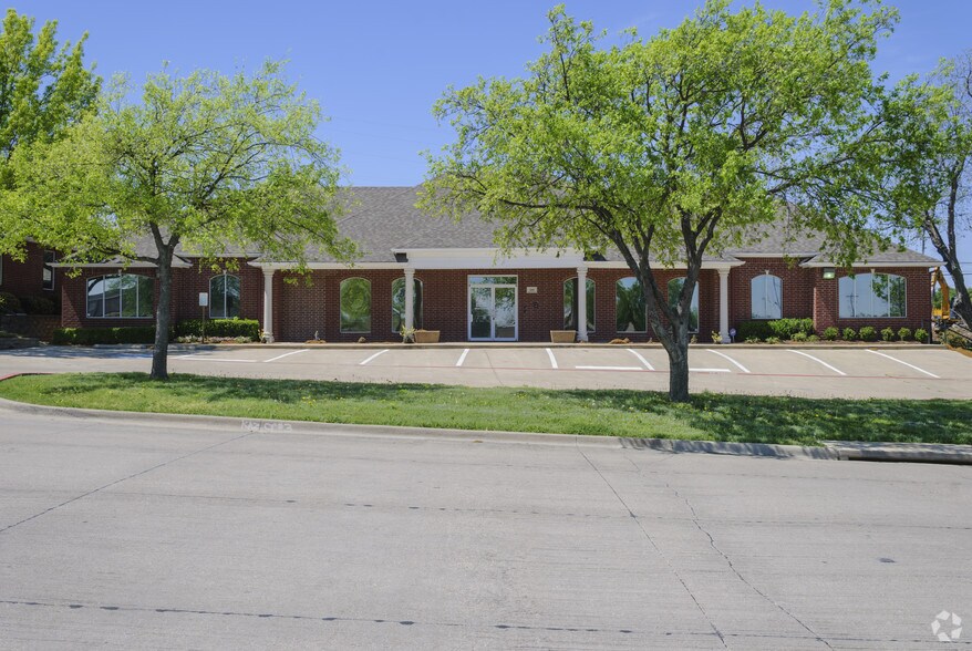 100 S Village Center Rd, Southlake, TX à vendre - Photo de l’immeuble – Image 2 sur 3
