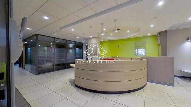 Plus de détails pour 1 Rue Paul Painlevé, Nantua - Local commercial à vendre